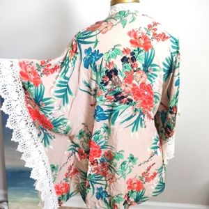 UMGEE Floral Kimono Size S / M Small to Medium Vacation Hawaii Cruise Florida